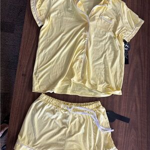Women's Yellow Short Sleeve Pajama Set with Contrast Trim
